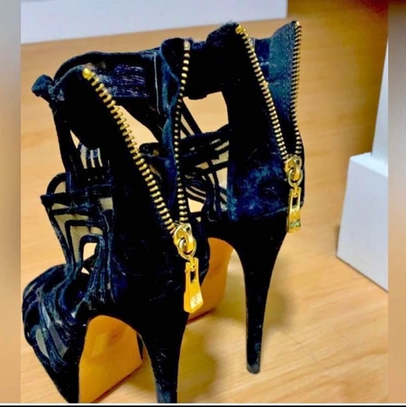 Sz 8 BEBE Black Stilettos - Picture 2 of 4